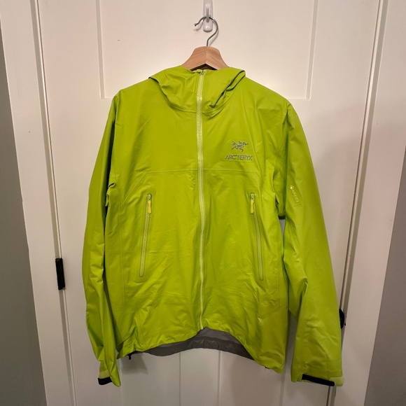 NEW: Arc'teryx Beta LT GORE-TEX Jacket - Small Euphoria - Picture 1 of 3